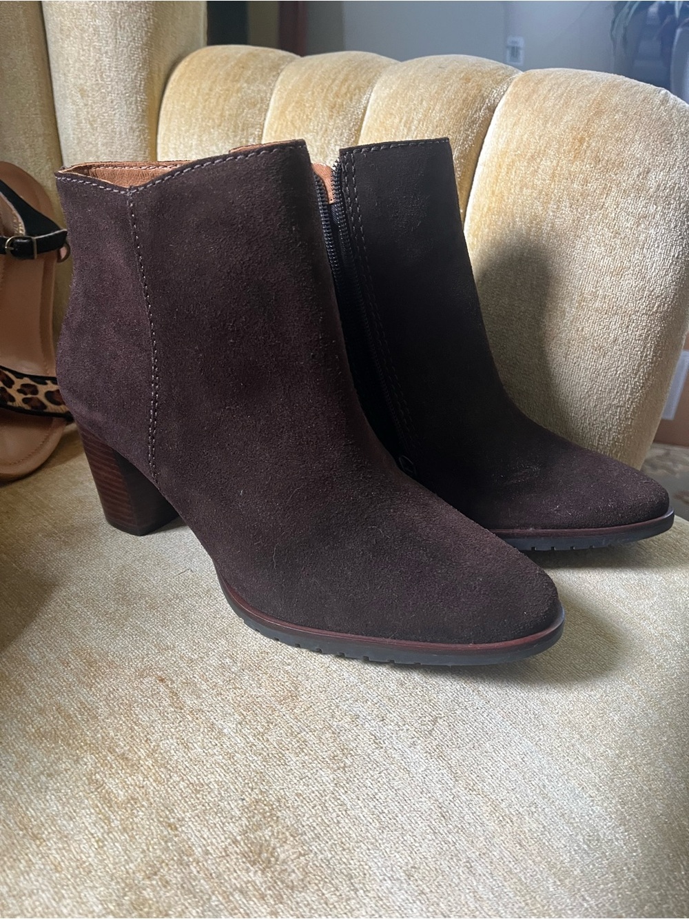 LL Bean NWOT Women’s Dark Chocolate Brown Suede Stack-Heel Ankle Booties